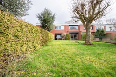 Feldblick inklusive: Frisch saniertes 4 Zimmer-MRH auf Süd-West-Grundstück