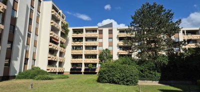 Mögeldorf: Schöne 2-Zimmer-Wohnung mit Loggia