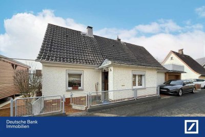 Viel Platz in erhabener Lage von Wallau! 
Einfamilienhaus mit Garage und Carport in Wallau!