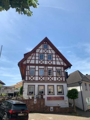 Gemütliche  2-Zimmer-DG-Wohnung mit Einbauküche in Malsch