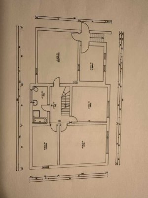 Renoviertes 4,5-Zimmer Haus + Küche, 2 Bäder, Gäste-WC mit einer großzügigen Terrasse und Garten.