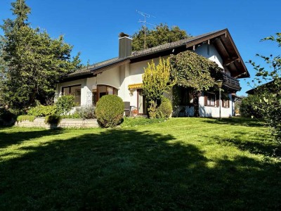 Stilvolles Einfamilienhaus im Tegernseer Landhausstil in Sauerlach