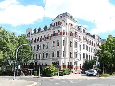 Sehr schön hell und freundliche, relativ offen gestaltete 2 R.-Whg. mit Balkon,  Laminat, Fahrstuhl