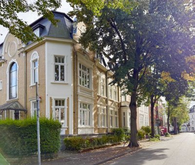 Bonn - Bad Godesberg - Stilvolle Denkmal-Maisonette mit Dachterrasse im Villenviertel