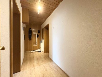 Moderne 2-Zimmer-Wohnung in zentraler Lage mit Balkon & Möblierung – Frisch renoviert!