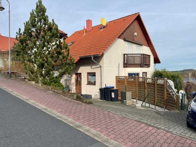 Attraktives EFH, Einliegerwohnung, Garage plus 6 Stellplätze mit schönem Fernblick