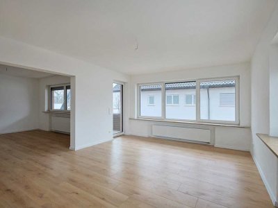 Erstbezug nach Kernsanierung: Stilvolle 4-Zimmer-Wohnung mit Balkon