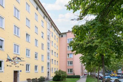 Komplett saniert: Traumhafte 3-Zi.-Eigentumswohnung mit Loggia, Garage und Garten