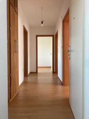 Schön geschnittene 69 m2 Wohnung in Darmstadt West mit Garage