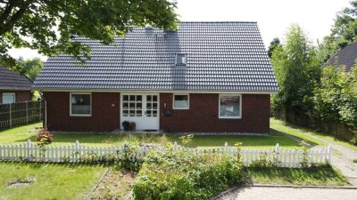 Familienfreundliches Wohnen, großes Haus in Top-Lage mit schönem Garten in Husum