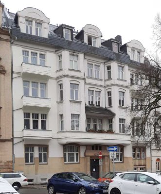 +++ Blick ins Grün +++ 2-Zimmer-Wohnung mit Balkon sowie neuer EBK +++