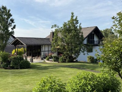 Hochwertiges Einfamilienhaus mit Einliegerwohnung auf herrlichem Grundstück in Waldrandlage