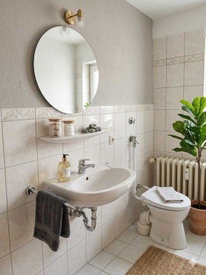 Erstbezug nach Renovierung: 2 Raum Wohnung mit EBK & Balkon