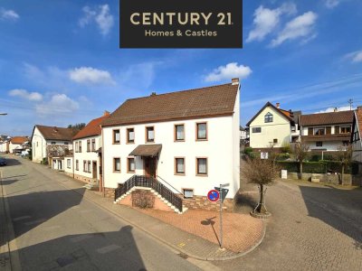 Attraktives 1-2 oder Mehrfamilienhaus mit 2 Balkonen, Garten und Garage in Bechhofen