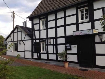 Kleinod, Fachwerkhaus, Gaststätte oder Mehrfamilienhaus mit Umschwung.