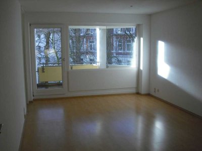 Wohnen in Maschseenähe: Sonnige, renovierte 2-Zimmer-Wohnung mit Einbauküche und großem Balkon!