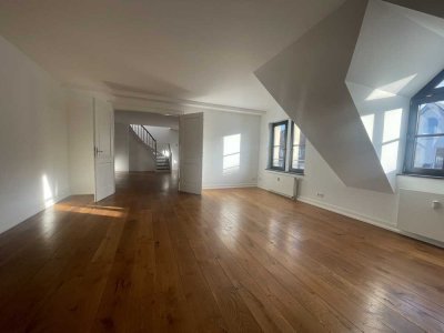 Dachgeschoss Maisonettewohnung im Erstbezug nach umfangreicher Sanierung zu vermieten.