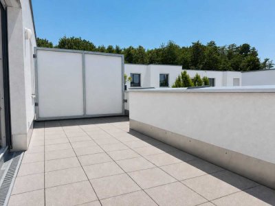 Helle Terrassenwohnung in oberster Etage mit TG-Stellplatz in Regensburg-Königswiesen