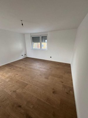 Helle 2-Zimmer Wohnung im 4. OG mit Balkon in Köln-Wahnheide