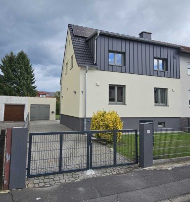 Erstbezug nach Kernsanierung: Charmante Doppelhaushälfte im KfW55-Standard mit Garage & Wallbox