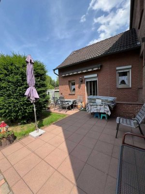 TOP Kaufpreis! Einfamilienhaus mit Garage auf großem Grundstück