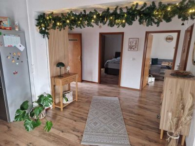 Geräumige, renovierte 4-Zimmer-Wohnung mit Balkon in Osthofen