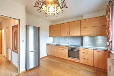 Top sanierte 2 Zimmer-Wohnung mit herrlicher Aussicht und perfekter Infrastruktur
