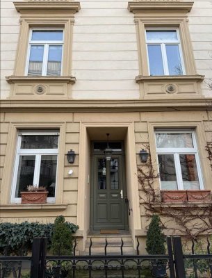 Elegante 3-Zimmer Altbau-Wohnung im 3. OG mit Balkon in Frankfurt Westend-Nord