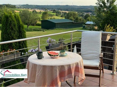 TEILRENOVIERTES 160 M² WOHNHAUS MIT WUNDERSCHÖNER SICHT INS GRÜNE!