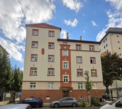 -Nähe MDR- Großzügige 2 RW mit Wohnküche und Balkon