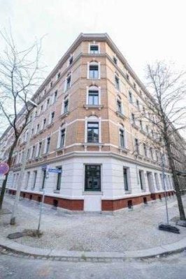 Viel Platz im Dachgeschoss! + Parkett + Lift + Wanne & Dusche + 13 m² Dachloggia + große Küche