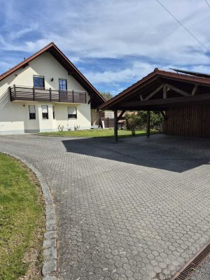 Freundliche 3-Zimmer-DG-Wohnung mit Balkon und Einbauküche in Oberlauterbach