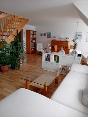 Helle, freundliche 3,5-Zimmer Wohnung auf zwei Ebenen mit großem Balkon und schönem Ausblick