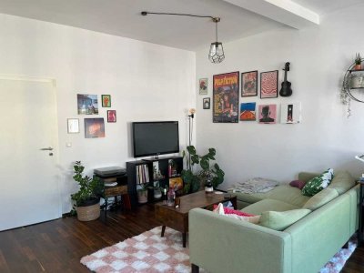 Ruhige & exklusive Altbauwohnung mit Küche in hochwertigem Denkmal