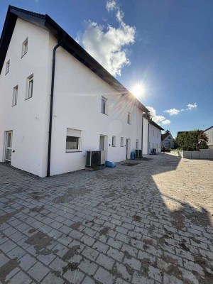 Neue Doppelhaushälfte mit Einbauküche und Garten