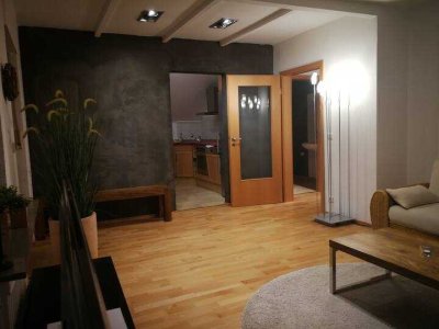 Möbliertes 2-Zimmer-Apartment mit Balkon am Stadtrand – 830 € warm