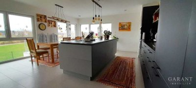 Modernes Einfamilienhaus mit Einliegerwohnung in Ortsrandlage