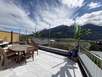 Dachgeschosswohnung in Telfs: Stilvoll leben mit Terrasse und Garagen!