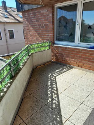 � Lichtdurchflutete 2-Zimmer-Wohnung mit Balkon, Gartenanteil & Stellplatz – ruhige Lage im 1. OG