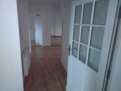 Sonnige 4-Zimmer-Altbauwohnung mit EBK in Bayreuth (Birken)