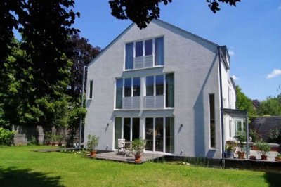 Moderne, lichtdurchflutete Dachgeschoss Wohnung mit Loft-Charakter in 2-Familienhaus -  VON PRIVAT