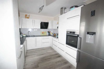 Charmante 4 Zimmerwohnung mit Einbauküche, Balkon und modernem Wohnkomfort