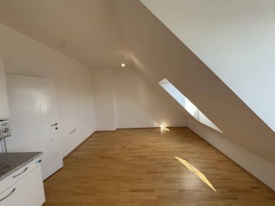 Schöne 1- Zimmerwohnung im Dachgeschoß