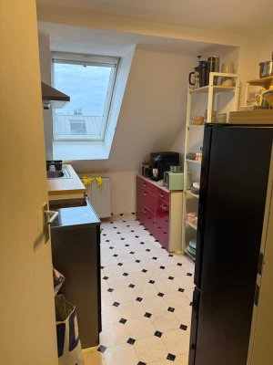 Modernes Wohnen in Köpenick: 3-Zimmer-Dachgeschosswohnung nach Sanierung