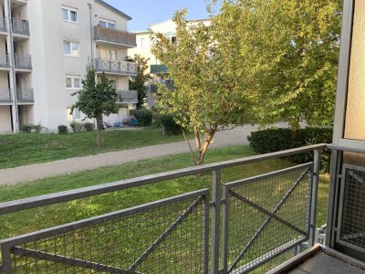Freundliche 1-Zimmer-Wohnung mit Balkon und EBK in Leonberg
