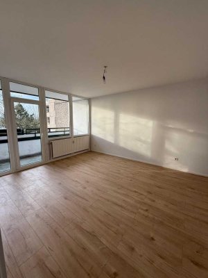 Bezugsfrei! Sanierte 2-Zimmerwohnung mit Balkon in zentraler Lage