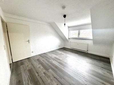 KL-City- Dachgeschosswohnung mit 2 Zimmern, Miniküche, DU/WC in zentraler Lage