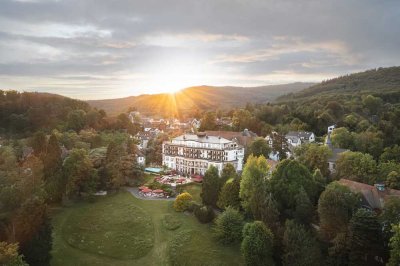 Luxus Apartments möbliert mit beheiztem Außenpool, Fitnessbereich, Parkplätzen und Parkanlage