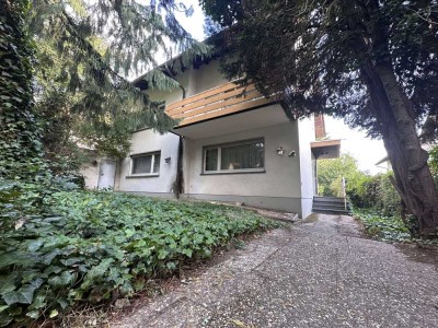 *sanierungsbedürftiges freistehendes EFH in gehobener Lage *