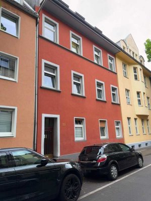 Eigener Eingang mit Blick in den Garten